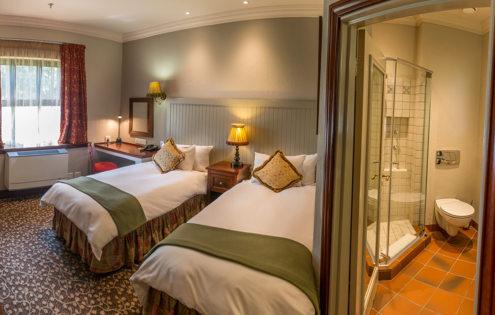 Classic Twin room with view through to the en-suite shower at Frontier Inn, Bethlehem